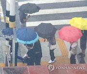 [날씨] 오전까지 수도권·강원 장맛비…전국 곳곳 폭염특보·열대야