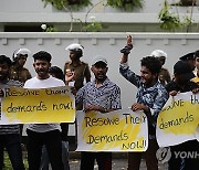 SRI LANKA BANGLADESH STUDENTS PROTEST