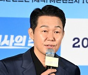 '필사의 추격' 박성웅 "첫 여장 도전, 브래지어 착용 답답하더라"