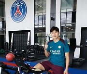 '메디컬 완료!' 이강인, 건강하게 휴가 복귀... '나폴리 제안 거절' PSG 잔류 전망