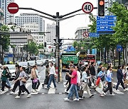 중국, '세계 최저 수준 정년' 연장 추진