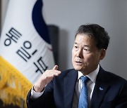 김영호 장관 "인권은 인류 보편적 가치…국제 공조로 北, 대화장 나올 것" [월간중앙 특별 인터뷰]