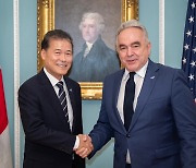 Unification minister asks US support to free S. Korean detainees in NK