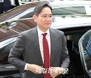 “올림픽 열리는 파리에 회장님 뜬다”…신제품 들고 직접 홍보 나설듯