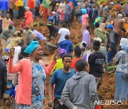 에티오피아 산사태, 실종자 찾는 주민들