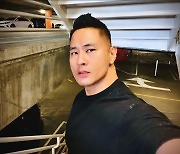 한국 땅 못 밟고 있는 유승준, UFC 전격 데뷔? "내 팔뚝이 제일 굵다고" 올린 사진 보니