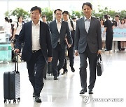 출국하는 체코원전 특사단