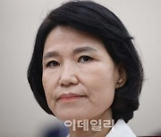 [포토]인사청문회, '질의 듣는 이진숙 후보자'