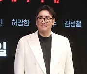 잊을 수 없는 故 이선균..조진웅 "그의 몫까지"