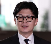 출근길 질문에 답하는 한동훈