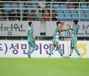 선두 안양, 최하위 안산에 2-3으로 일격…2위 전남과 2점차[현장리뷰]