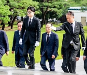 [포토] 한동훈 국민의힘 대표, 현충원 참배로 일정 시작