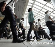 日 최저임금 전국 평균 9460원으로 인상했지만…한국보다 적다