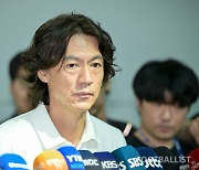 '유럽 출장 끝' 홍명보 감독, 대표팀 취임 기자회견 개최... 논란에 직접 입 연다