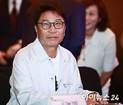 서울대·가수데뷔 선후배…이수만, 故김민기와 인연 화제