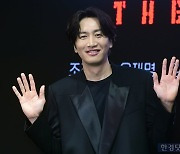 [포토] 이광수, '멋진 손인사~'