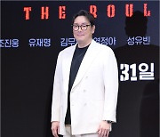 [MD포토] 조진웅 '멋진 화이트 슈트'