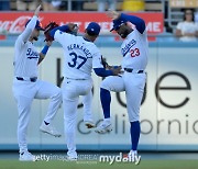 '진격의' 다저스 후반기 전승 행진! SF 꺾고 5연승…1번 타자 오타니, 멀티 히트+3타점