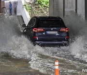 장마에 車 3600대 잠기고 손해액 319억원 넘어