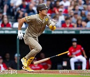 김하성, '번트 안타'로 MLB 통산 400안타 달성…SD는 4-0 승리