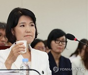 질문 받는 이진숙 방송통신위원장 후보자