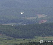 오물 풍선 띄우는 북한