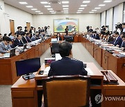 권익위 '명품백 조사종결' 공방…野청문회 요청에 파행(종합2보)