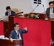 최형두, 필리버스터 중 "이진숙 겁박하는 사람들 막아달라"