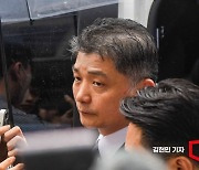 檢 "카카오, '고가매수·물량소진' 전형적 시세조종 확인"…김범수 연이틀 소환