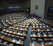 野 ‘방송4법’ 본회의 상정에 與 필리버스터 시작…안건 설명 과정서 충돌