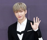 강다니엘, 에이라와 전속계약 체결...새로운 출발 [공식입장]