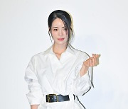 임지연,'매력적인 손하트' [사진]