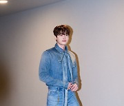 [T포토] 이종석 '저벅저벅'