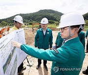 김완섭 장관, 대전 갑천 수해복구 공사 현장점검