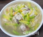 즉석에서 손수 만드는 정성의 만두·칼국수…강동구 '아남분식'[구청장 맛집]