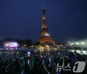 센강에서 펼쳐진 파리올림픽 보트 행진