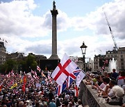 [포토]영국 극우 세력 런던 중심가에서 대규모 집회