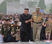 6·25 전사자묘 찾은 김정은…"우리의 사상과 제도 수호"
