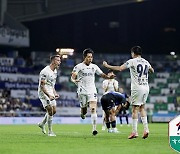 ‘기동매직 적중! 06루키 강주혁 데뷔골 + 결승골’ 서울, 경인더비서 인천 1-0 격파 [MK도원]