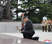 김정은, 6·25 전사자묘 찾아 “전승세대가 피로 지킨 사상 수호”