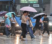 “주말도 한증막 더위 계속 ” 오늘 체감온도 35도…강한 소나기도