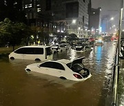 “여기 강이야?” 믿기 힘든 ‘광경’…순식간 차오르는 도로 어쩌나 [지구, 뭐래?]