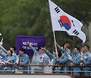 한국을 북한으로 ‘대형 실수’, IOC 위원장 윤 대통령에 사과 [파리2024]