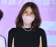 신애라, 오랜만에 영화관 나들이 [포토엔HD]