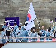 한국 없이 북한만 2번 등장…‘치명 오류’ 파리 개회식, 장미란 차관 대응책 주목