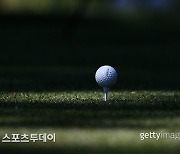 '골프공 맞아 실명' 구속됐던 캐디, 항소심서 집행유예로 감형