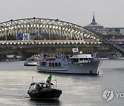 센강 유영하는 대한민국 선수단