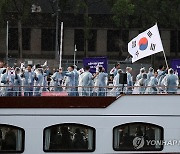 파리 센강의 한국 선수단