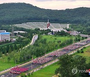 북한, '전승절' 맞아 청년들 행진 진행