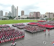 북한, '전승절' 맞아 청년들 행진 진행